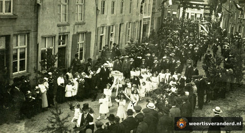 Processie door Weert bij het hoofdstuk over de Martelaren van Gorcum