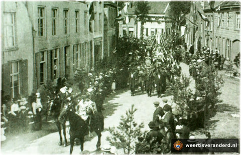 Fanfare St.-Franciscus achter de herauten