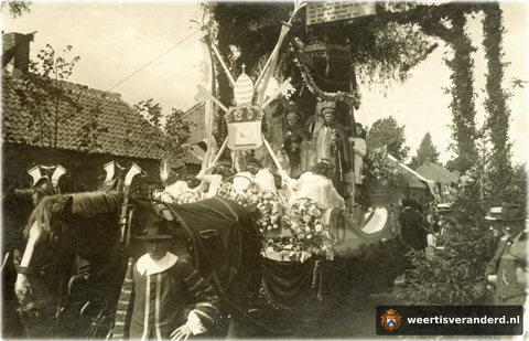 Praalwagen met de verheerlijking van de Weerter Martelaren