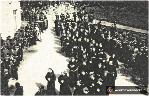Minderbroeders in de processie van de Martelaren
