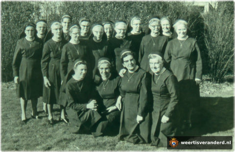 Groepsfoto van de Zusters van Liefde