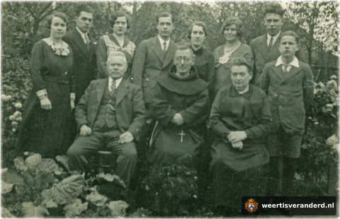 Pater Mathieu Stienen met familie