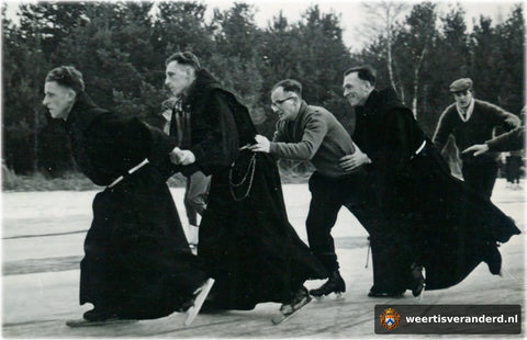 Schaatsende Franciscanen op de IJzeren Man