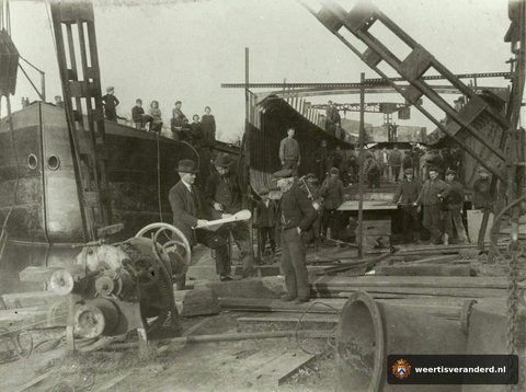 Bouwhelling van de Weerter scheepswerf in 1925