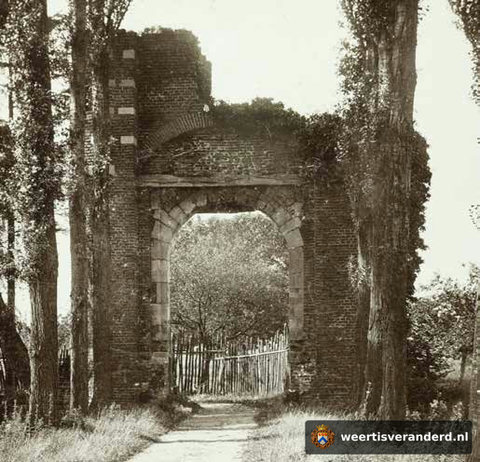 De kasteelpoort rond 1890 (circa 1890)