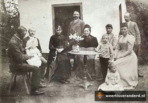 Familie Mathijsen bij landgoed De Doolhof (1898)