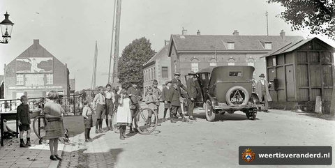 Hushoverweg bij de draaibrug over het Bassin (circa 1930)