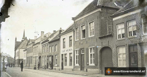 Langstraat met herberg De Swaen (1906)