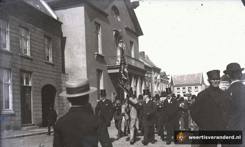 Woonhuis naast het stadhuis en de latere Meikoelpassage (1905)
