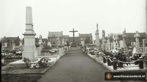 De begraafplaats aan de Molenpoort (circa 1930)