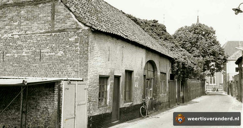 De Paradijsstraat met de werkplaats van Doerus Bâlt (1950)