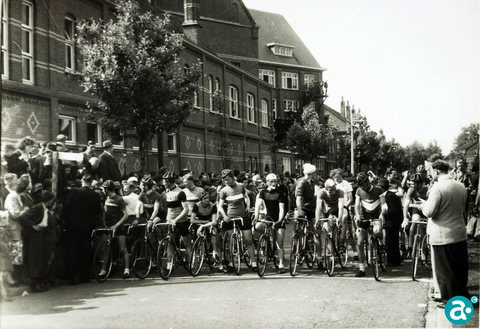 Wielerwedstrijd Emmasingel
Weerter Sportweek 1949 - GAW Beeldbank
Gebeurtenis869