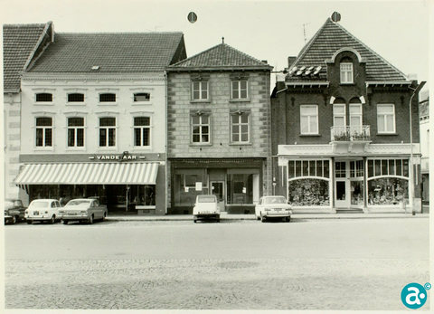 Rechts Het Speelgoedhuis - GAW Beeldbank A5414