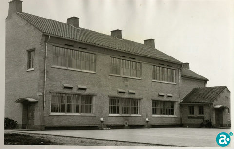 Jongensschool hoek Nieuwstraat Wilhelminastraat -GAW Beeldbank L471