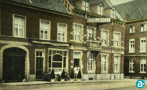 Hotel De Engel Markt rond 1910 - GAW Beeldbank XL 55