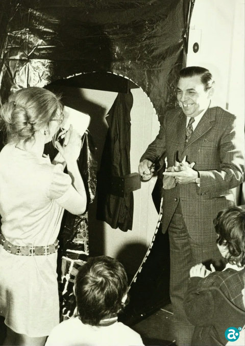 Wethouder Leike de Borgie opent in april 1972 peuterspeelzaal ‘t Holletje - GAW Beedlbank 4514