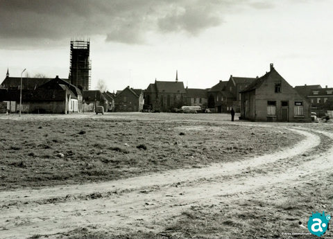 Martinustoren in steigers -
 GAW Beeldbank nr. 432
