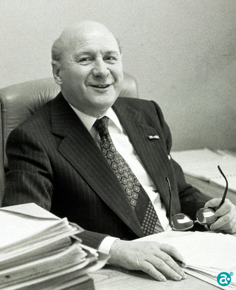 Gemeentesecretaris J.P.J. Peeters vlak voor zijn pensionering in 1981 - GAW Beeldbank 7267