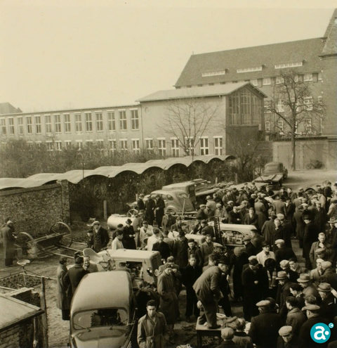 Fokpaardenmarkt en tentoonstelling van landbouwmachines -
GAW Beeldbank A3107