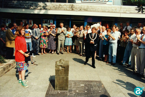 Onthulling kunstwerk 1991 vanwege de Latijnse School later Bisschoppelijk College Collegeplein - GAW Beeldbank A6441