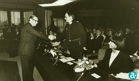Rechts Frits Neijgh van Lier inhuldiging korpschef gemeentepolitie Weert, links burgemeester van Weert, Jo Matti - GAW Beeldbank 7341