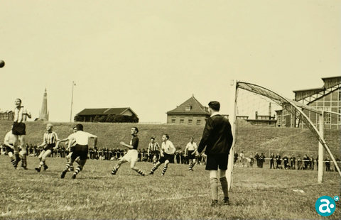 Voetbalclub Wilhelmina in actie op Sportveld Drakensteijn - GAW Beeldbank A3562