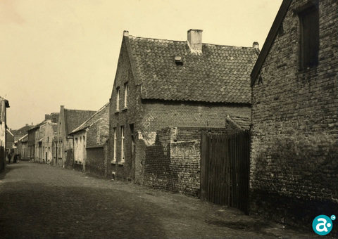 Hoge Steenweg rond 1950 waarin het pand van Nijs Beckers gelegen moet hebben -
 GAW Beeldbank L225