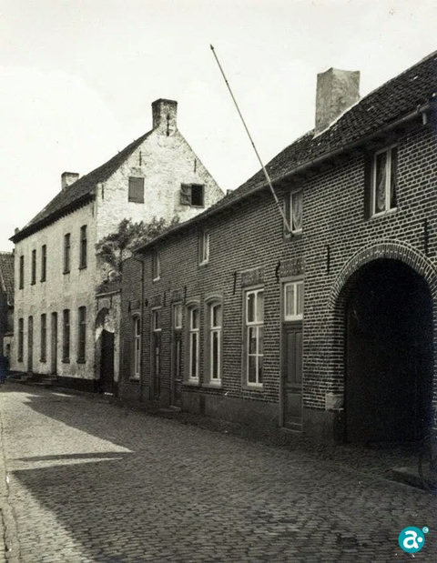 Links witte (mogelijk) woning van Merten Portmans aan 't Morregat - GAW Beeldbank 285