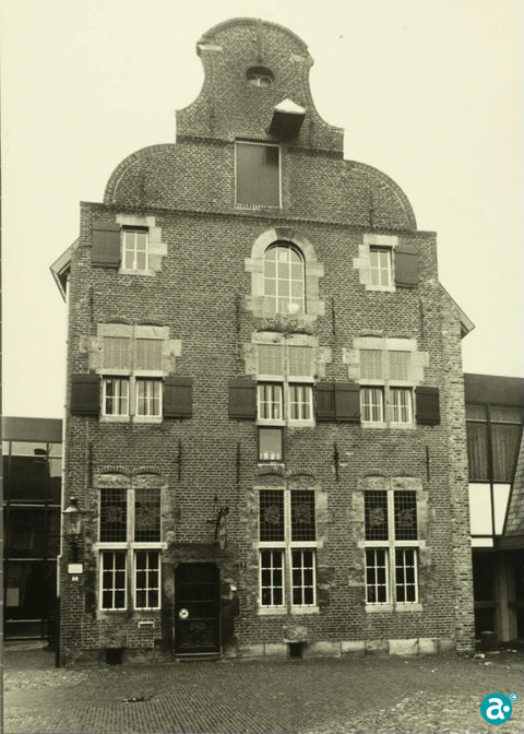 Pand 'Den Keijser' destijds aan de Molenstraat nu taverne 'De Oude Munt' thans Muntpromenade - GAW Beeldbank 2158