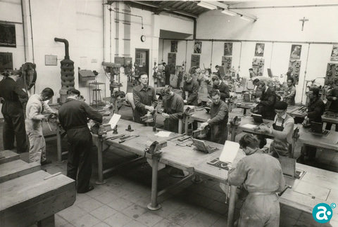 Afdeling Machine bankwerken Rijkswerkplaats aan de Parellelweg 14 rond 1958 - GAW Beeldbank L493