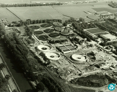 Rioolzuiveringsinstallatie Graafschap Hornelaan tijdens de uitbreiding van de capaciteit medio 1989 - GAW Beeldbank A6053