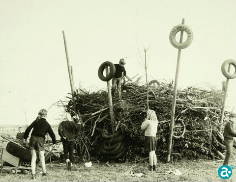 De ‘bouw’ van een St. Maartenshoop in november 1965 - GAW beeldbank 5284