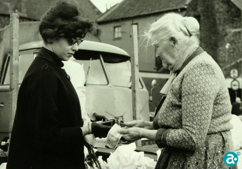 Weekmarkt 1950-1960 -
 GAW beeldbank 4694