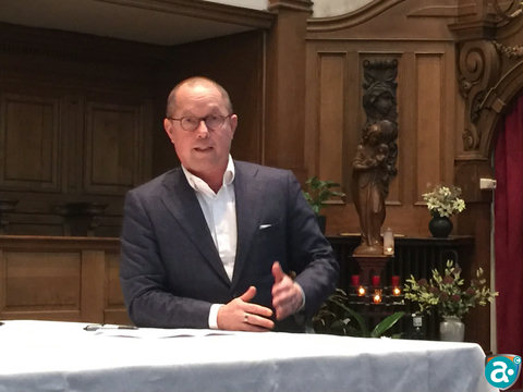 Ger Koopmans (gedeputeerde Cultuur Provincie Limburg) in de Paterskerk in Weert