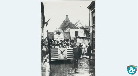 Foto: Praalwage en gebómbardieërdj hoês. © Frits Weerts