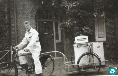Foto van Joep Kollee: “Wasmesjienkes inne verheur”.