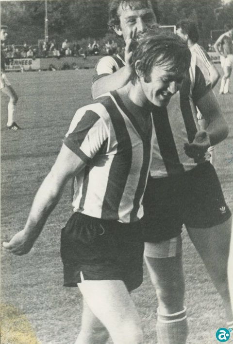 Ger 'de Knep' Kneepkens voor de laatste keer als speler op het veld.