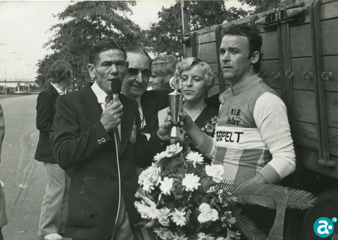 Ad Montforts wint twee etappes in de pijl van Limburg