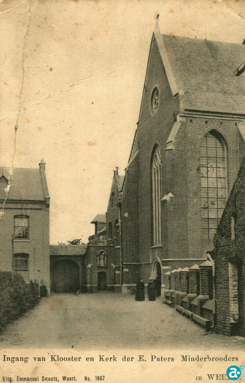 Ingang van het minderbroedersklooster aan de Biest met rechts de muur van het oude kerkhof