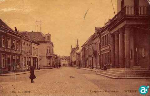 Langstraat met postkantoor