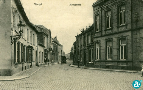 Maasstraat met post- en telegraafkantoor