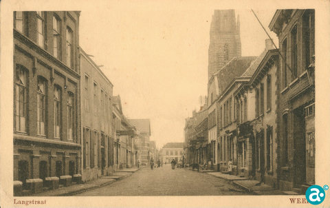 Langstraat met stadspomp