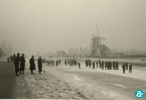 Foto GAW “Schaatse oppe knaal umtreentj 1956.”