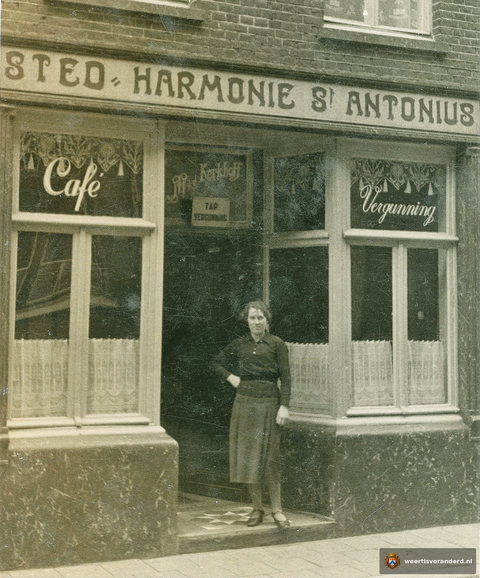 1932