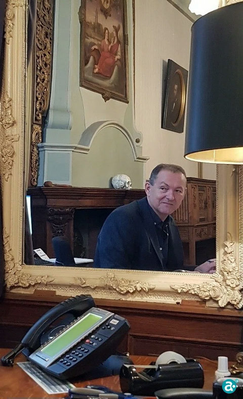 Jac Lemmens sinds 1 januari 2021 tevens Gemeentearchivaris van Roermond in zijn kantoor aan de Swalmerstraat
