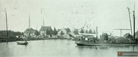 Passagiersboot in het Bassin